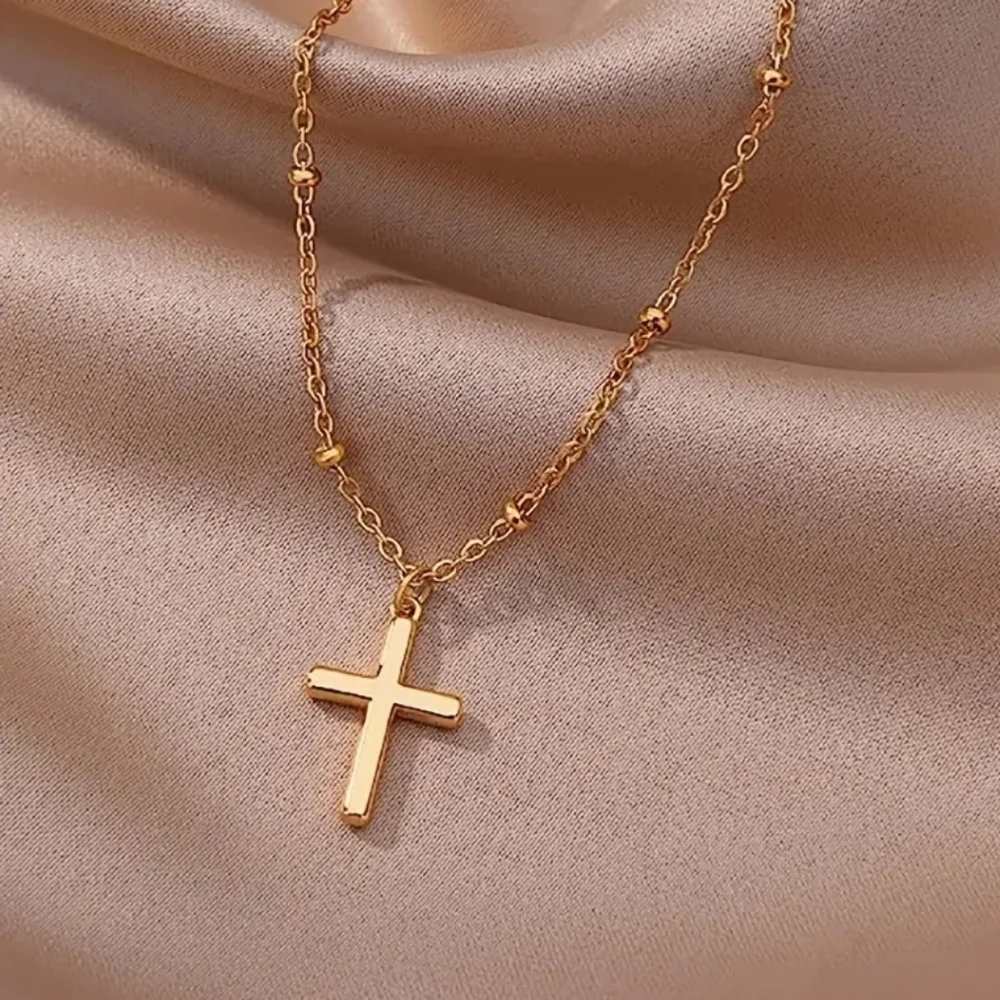 Cross Gold Pendant Necklace - Picture 3 of 8